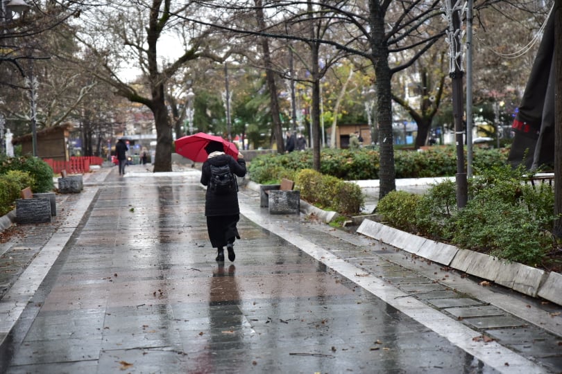 Χαλάει ο καιρός - Ισχυρές βροχές και καταιγίδες στη Θεσσαλία